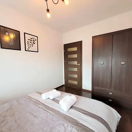 Dark Chocolate 4 Persons Down Town Apartment *