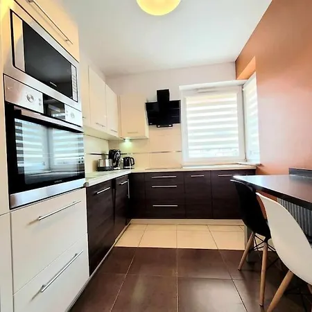 Dark Chocolate 4 Persons Down Town *