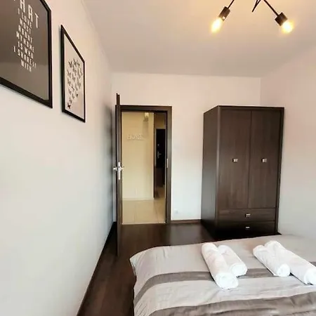 Dark Chocolate 4 Persons Down Town Apartment