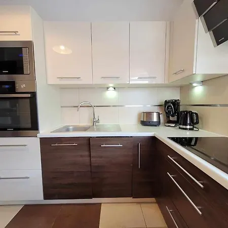 Dark Chocolate 4 Persons Down Town *