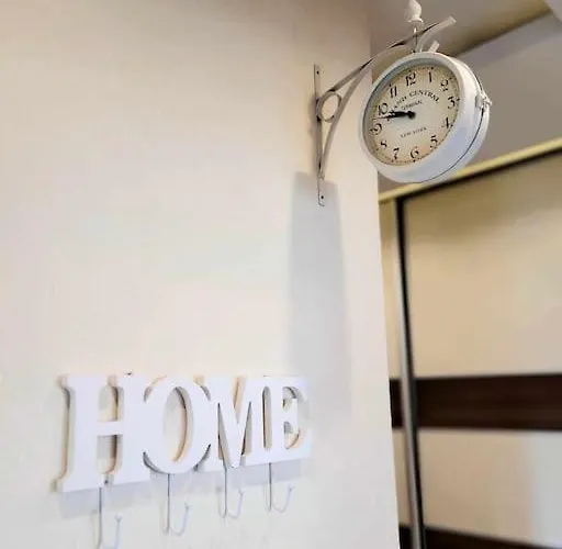 Dark Chocolate 4 Persons Down Town Daire Krakow