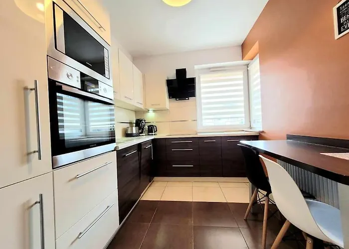 Dark Chocolate 4 Persons Down Town *