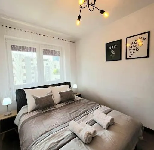 Dark Chocolate 4 Persons Down Town *