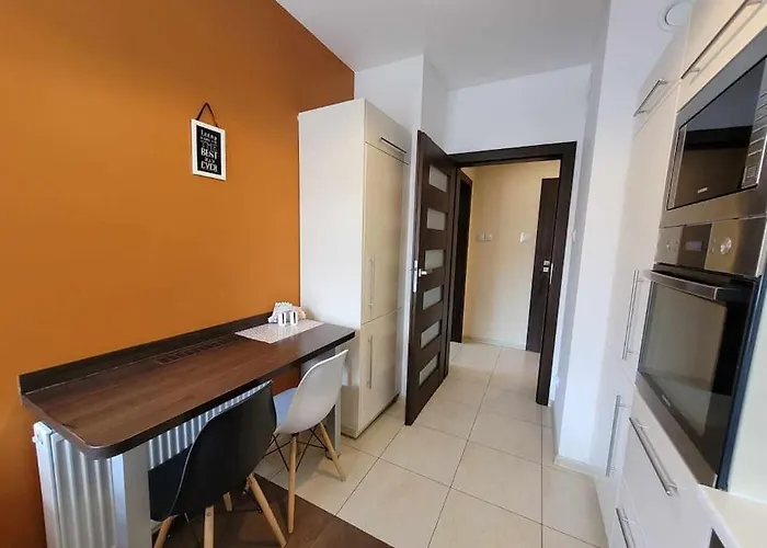 Dark Chocolate 4 Persons Down Town *