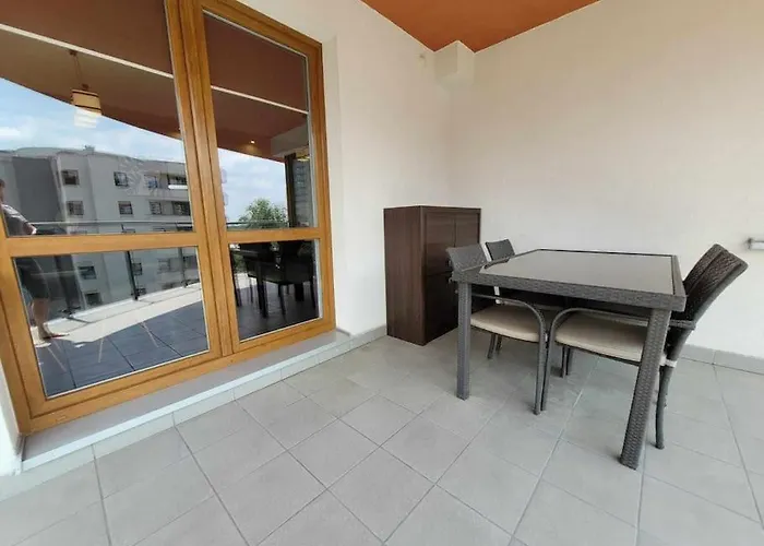 Dark Chocolate 4 Persons Down Town Daire *