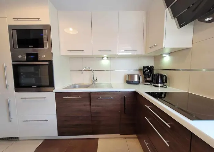 Dark Chocolate 4 Persons Down Town *