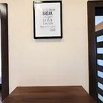 아파트 Dark Chocolate 4 Persons Down Town *